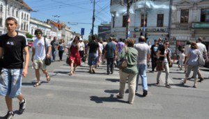 oameni pe strada cluj